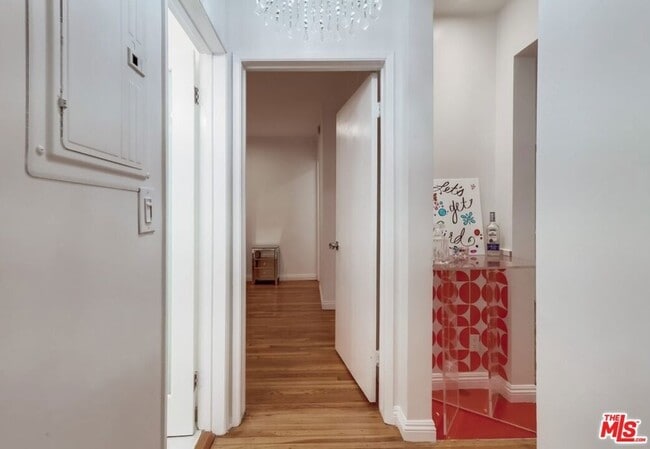 Building Photo - 1275 Havenhurst Dr