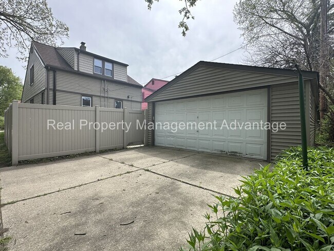 Building Photo - 851 Gardendale.