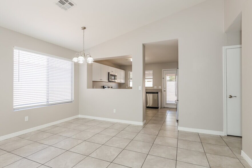 Building Photo - 15948 W Lundberg St