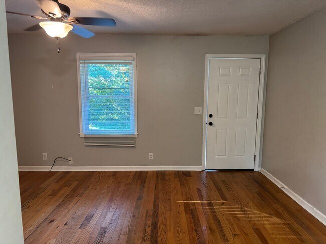 Building Photo - Great 1BR Unit
