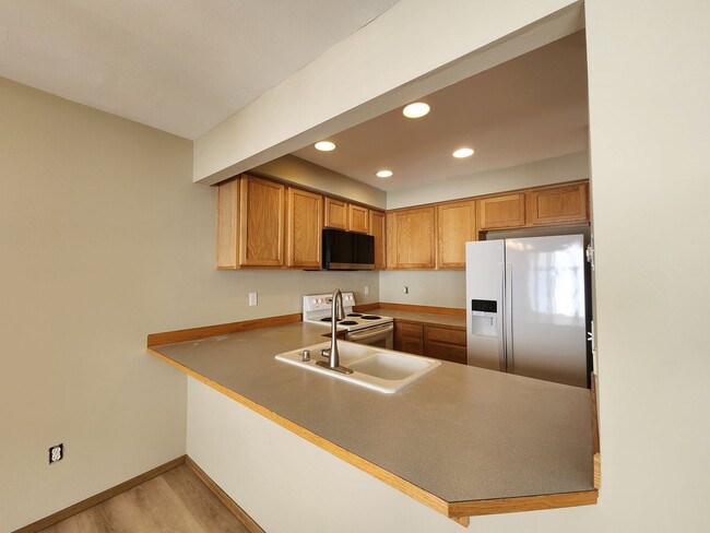 Building Photo - Beautiful 2 bed 2.5 bath Townhome Monroe $2545/mo