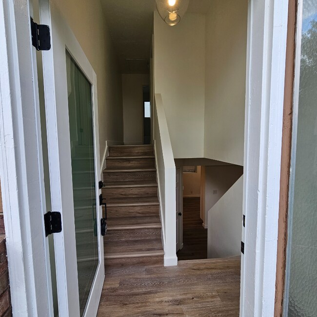 Building Photo - 922-928 E Fairclough Dr