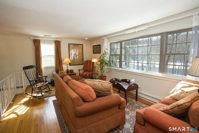 Building Photo - 67 Lake Lillinonah Rd N