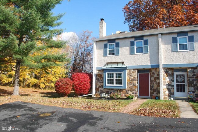 Building Photo - 290 Lawndale Ave