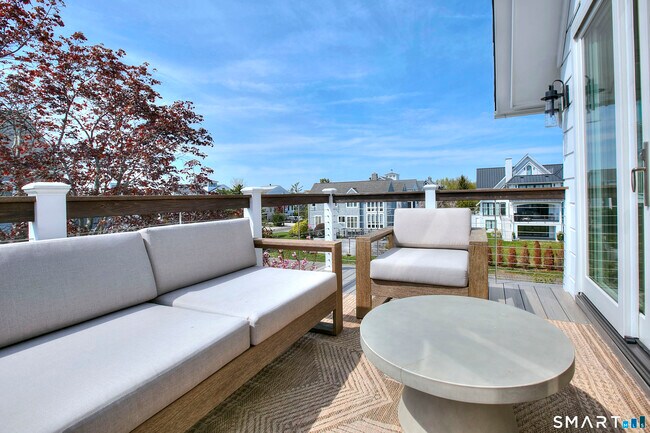 Building Photo - 26 Island Way