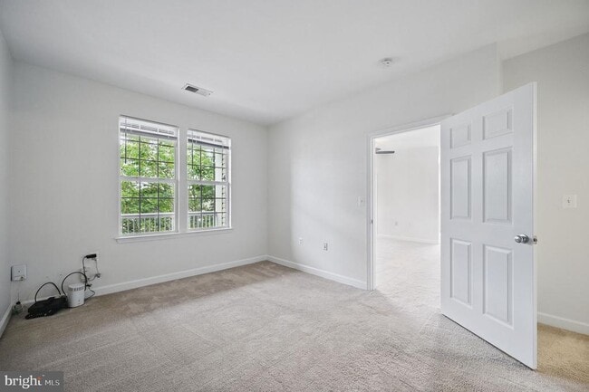 Building Photo - 42496 Mayflower Terrace