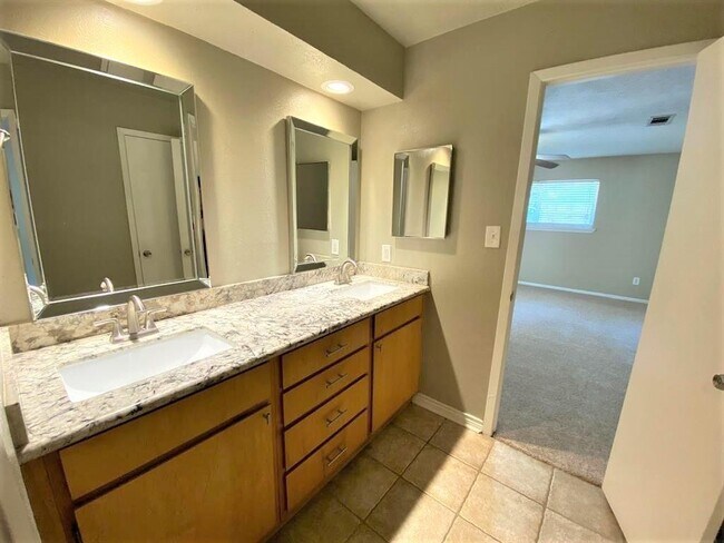 Building Photo - 29022 Cherrywood Ln