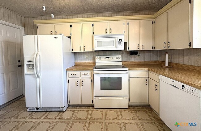 Building Photo - 1613 Velma Ave