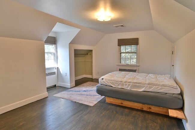 Building Photo - Beautiful Single Family in Bellevue Park