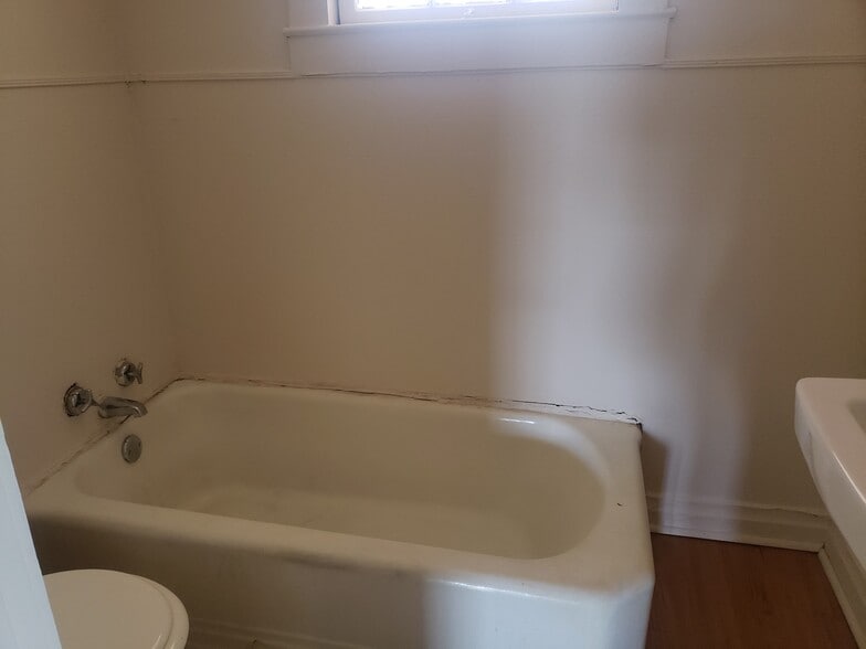 Building Photo - 1720 W Parker Rd