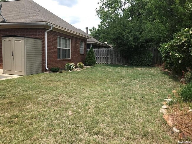 Building Photo - 730 Kingsley Dr