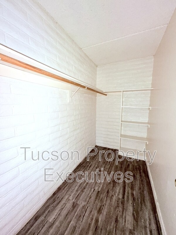 Building Photo - 20 N Leonora Ave