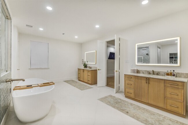 Building Photo - 9411 Millbury Dr