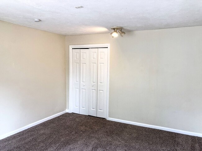 Building Photo - 3 bed, 1 bath Home