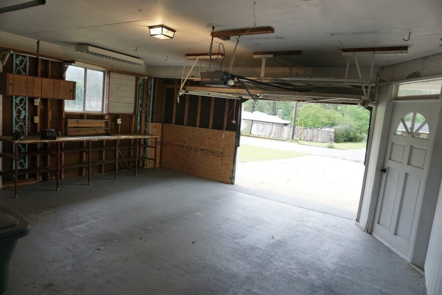 Building Photo - 215 Cardinal Ln
