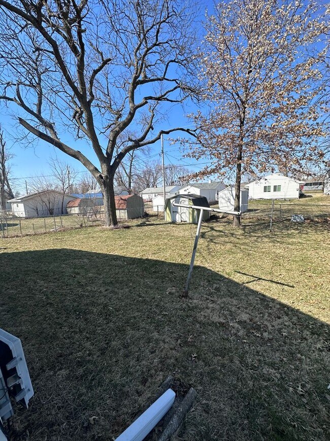 Building Photo - 3 Bedroom 1 Bath Home - Available February 2nd 2026