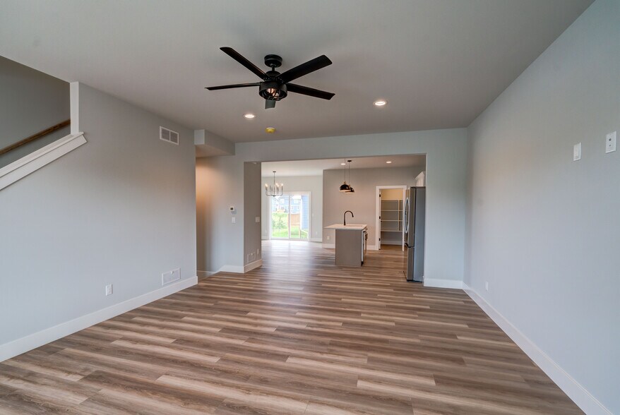 Building Photo - 291 N Bergamont Blvd