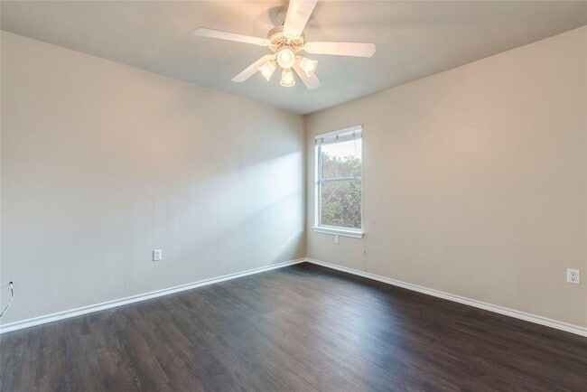 Building Photo - 8712 Dittmar Oaks Dr