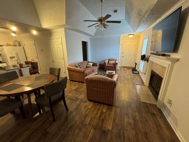 Building Photo - 8928 Asheville Dr