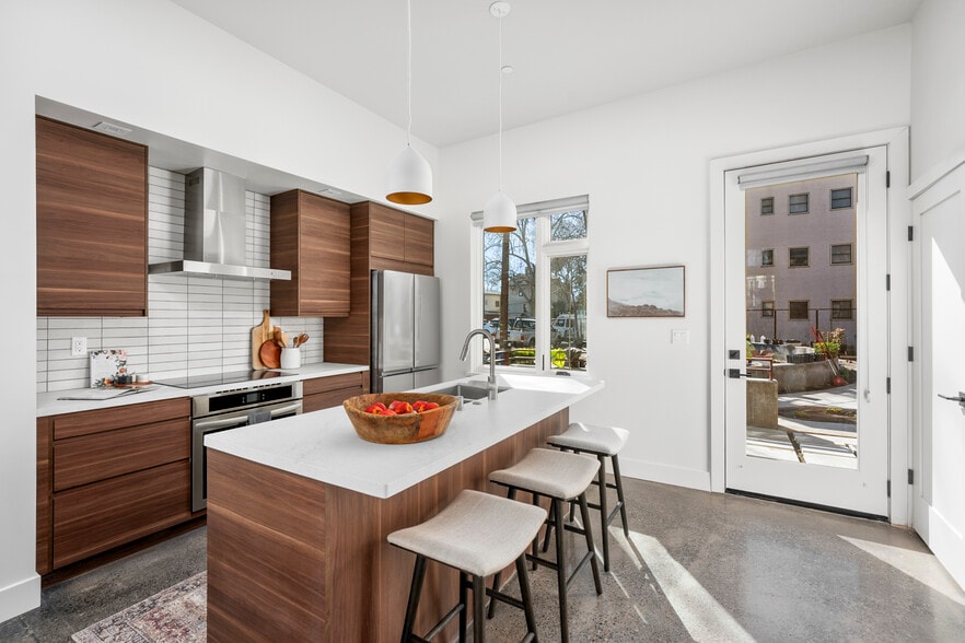 Building Photo - 2230 I St