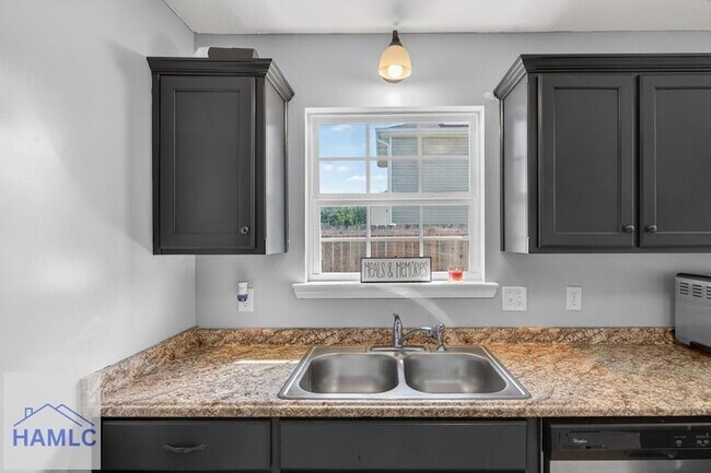 Building Photo - 182 Grandview Dr