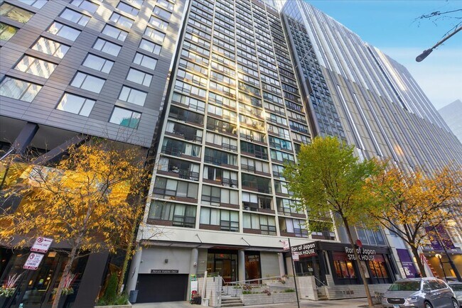 Primary Photo - 230 E Ontario St