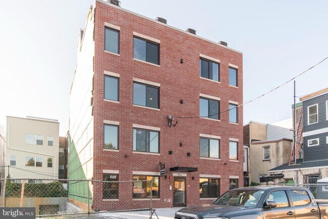 Building Photo - 812 N Uber St