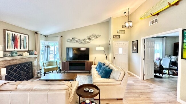 Building Photo - Beautifully Upgraded Single Story in the P...