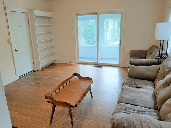 Building Photo - 123 Columbia St