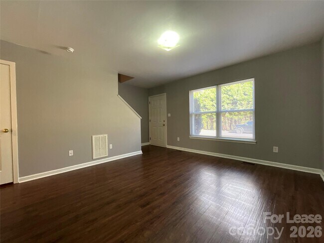 Building Photo - 1520 N Main Ave