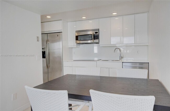 Building Photo - 1390 Ocean Dr
