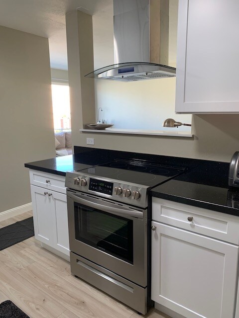 Building Photo - 1585 10th Ave