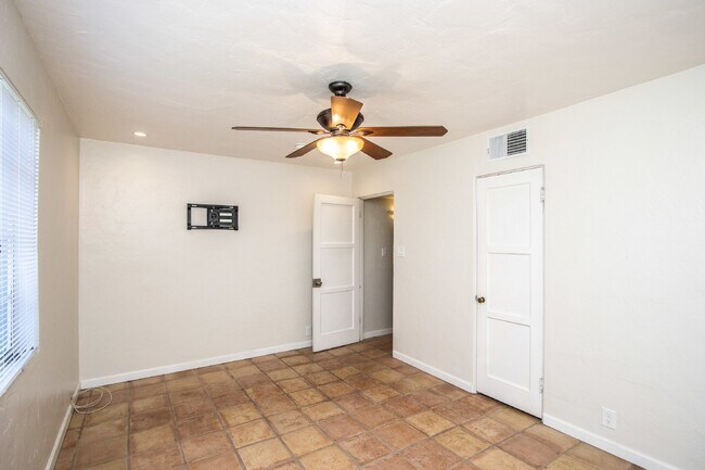 Building Photo - 3Br in historic disctric, 32nd St/Ind. Sch...