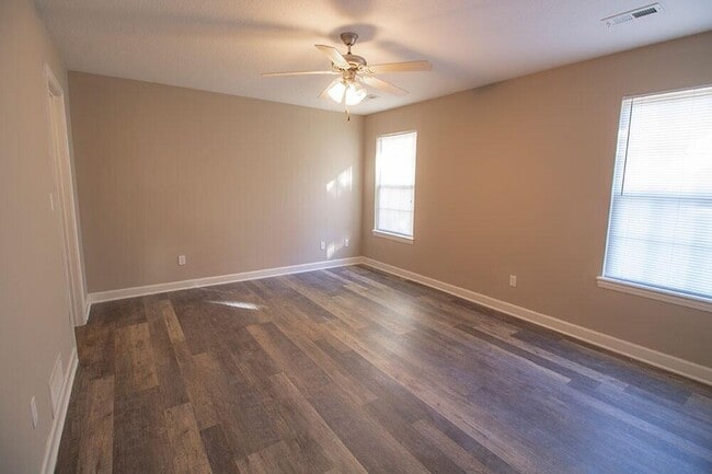 Building Photo - 1311 Raleigh Dr