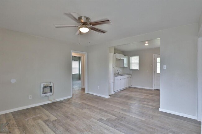 Building Photo - 1202 S San Jose Dr