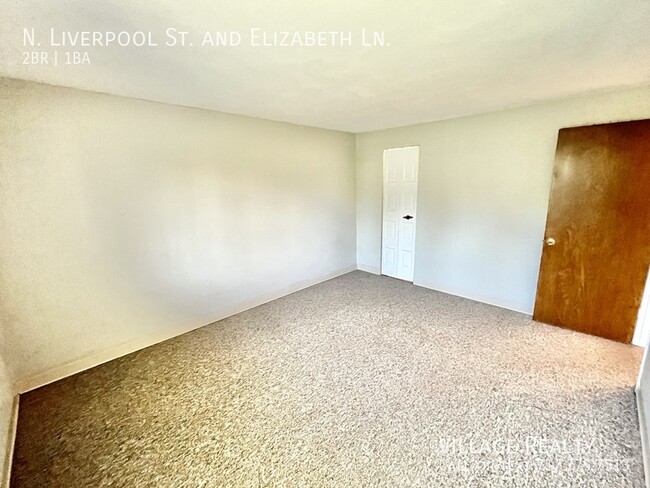 Building Photo - Few Steps! Top floor! Affordable 2-Bed wit...