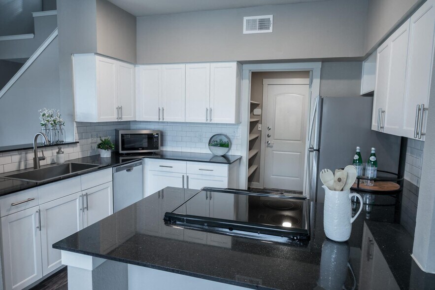 Building Photo - Monterra Village