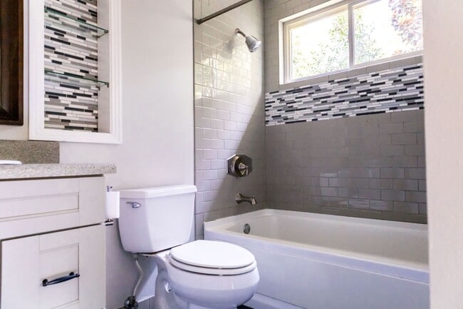 Building Photo - Gorgeous Home Located in Betton Hills, in ...