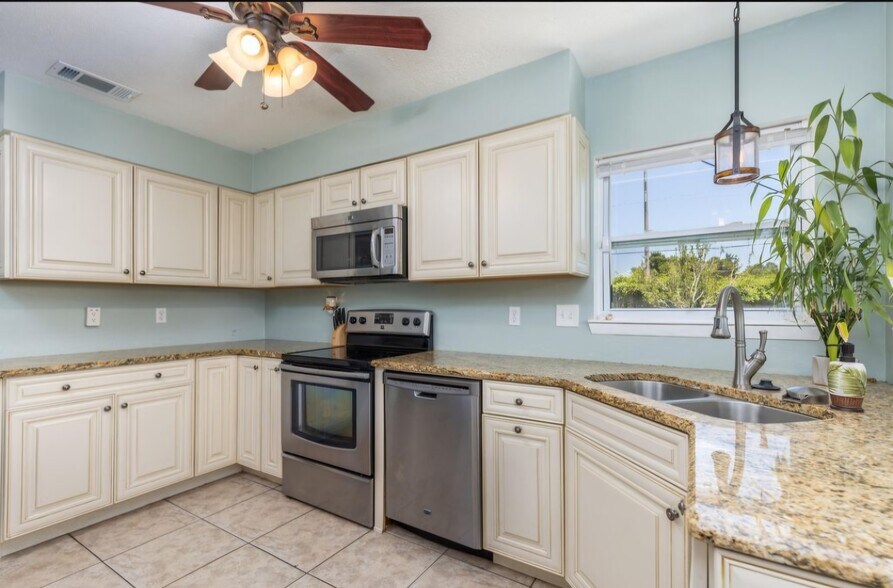 Building Photo - 650 Reynolds Cir