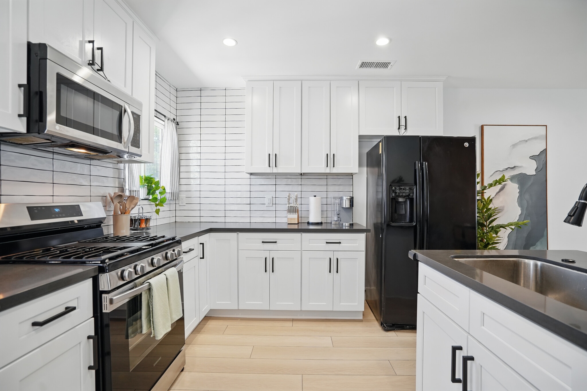 Building Photo - 6702 Saint Clair Ave