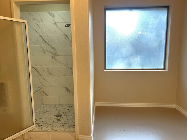 Building Photo - 120 Meadowlakes Dr