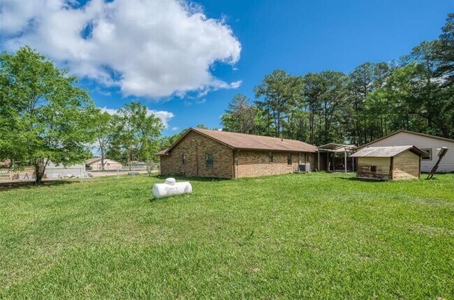Building Photo - 22090 Little Dirt Rd