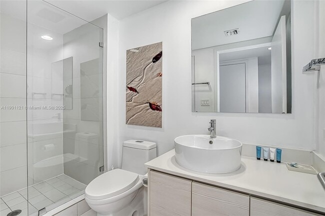 Building Photo - 2602 E Hallandale Beach Blvd