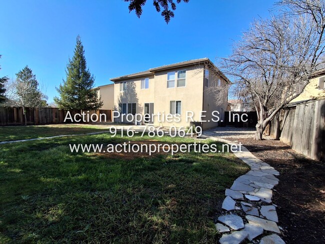 Building Photo - Lincoln Crossing, 2 Story 4 Bedroom, 2.5 b...