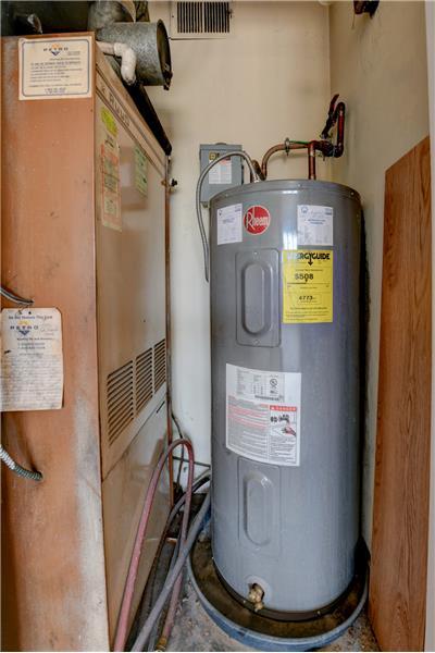 Building Photo - 6 College Dr