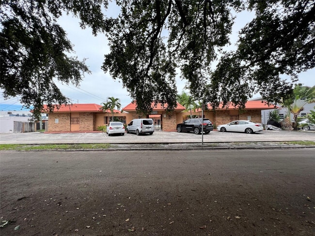 Building Photo - 2037 Madison St