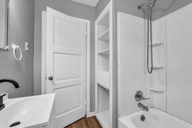 Building Photo - 1325 Sunset St