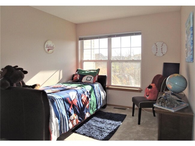 Building Photo - 9204 Holly Ln N