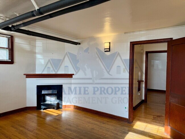 Building Photo - 415 E Kearney St