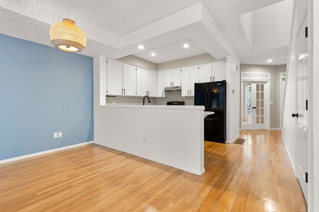 Building Photo - 2736 NW Upshur St